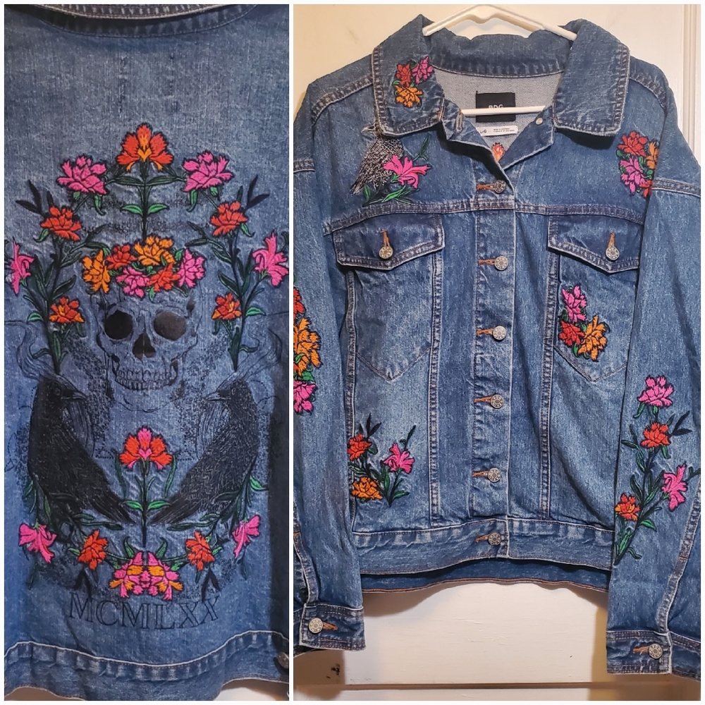 BDG Sz L Embroidered Denim Jacket Urban Outfitters Skull/Floral/Crow. F-196